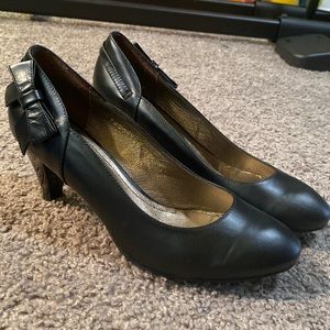 *BrandNew* Black Leather Heels with Bows